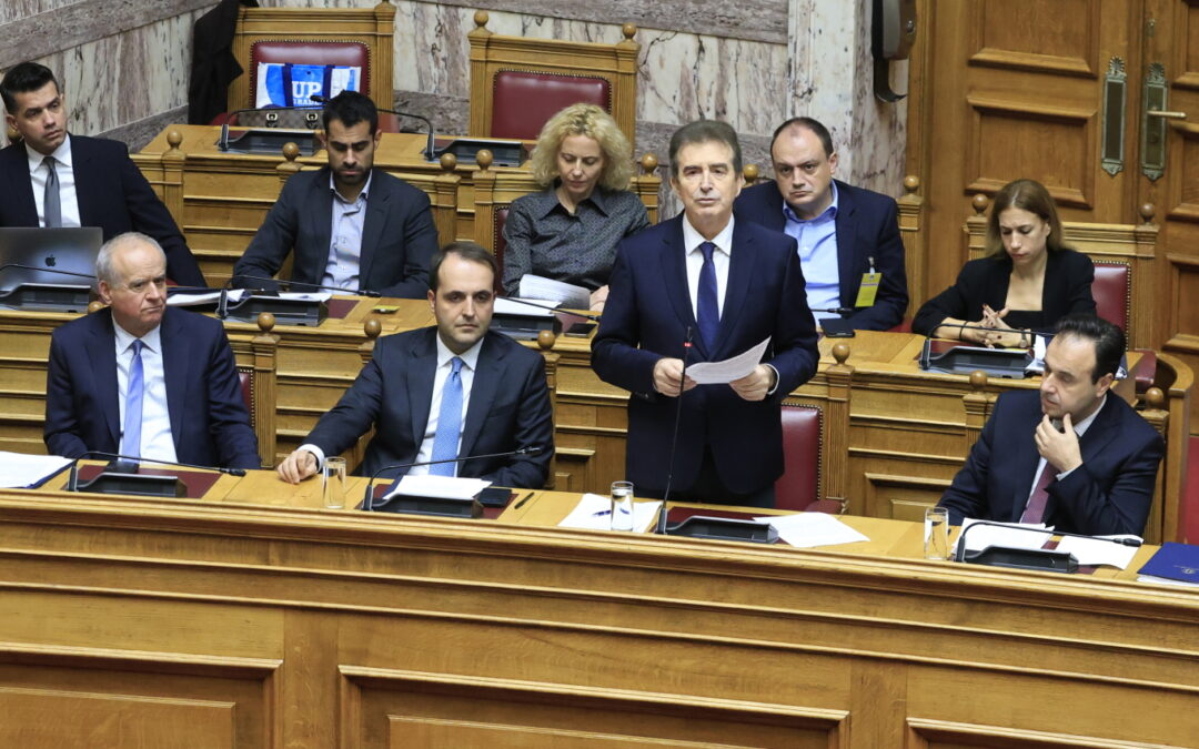 Ανέβηκαν οι τόνοι στη Βουλή για τα αγροτικά μπλόκα – «Δεν υπάρχει, ούτε βία, ούτε καταστολή» είπε ο Χρυσοχοΐδης