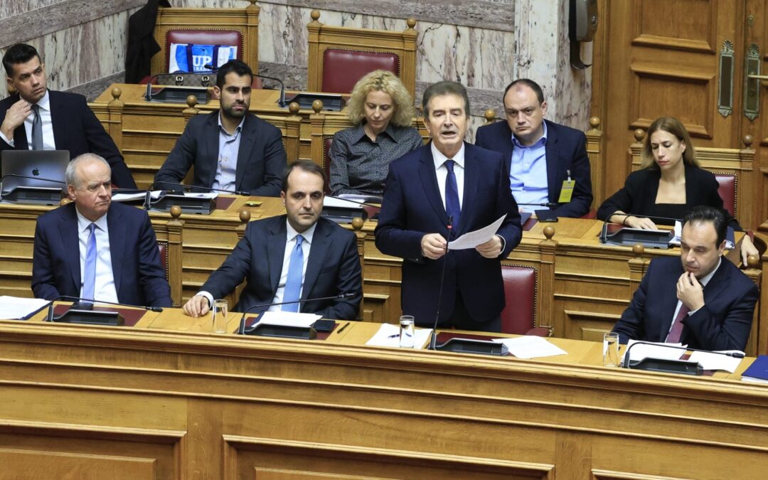 Βουλή: Στα ύψη η αντιπαράθεση με φόντο τα μπλόκα των αγροτών