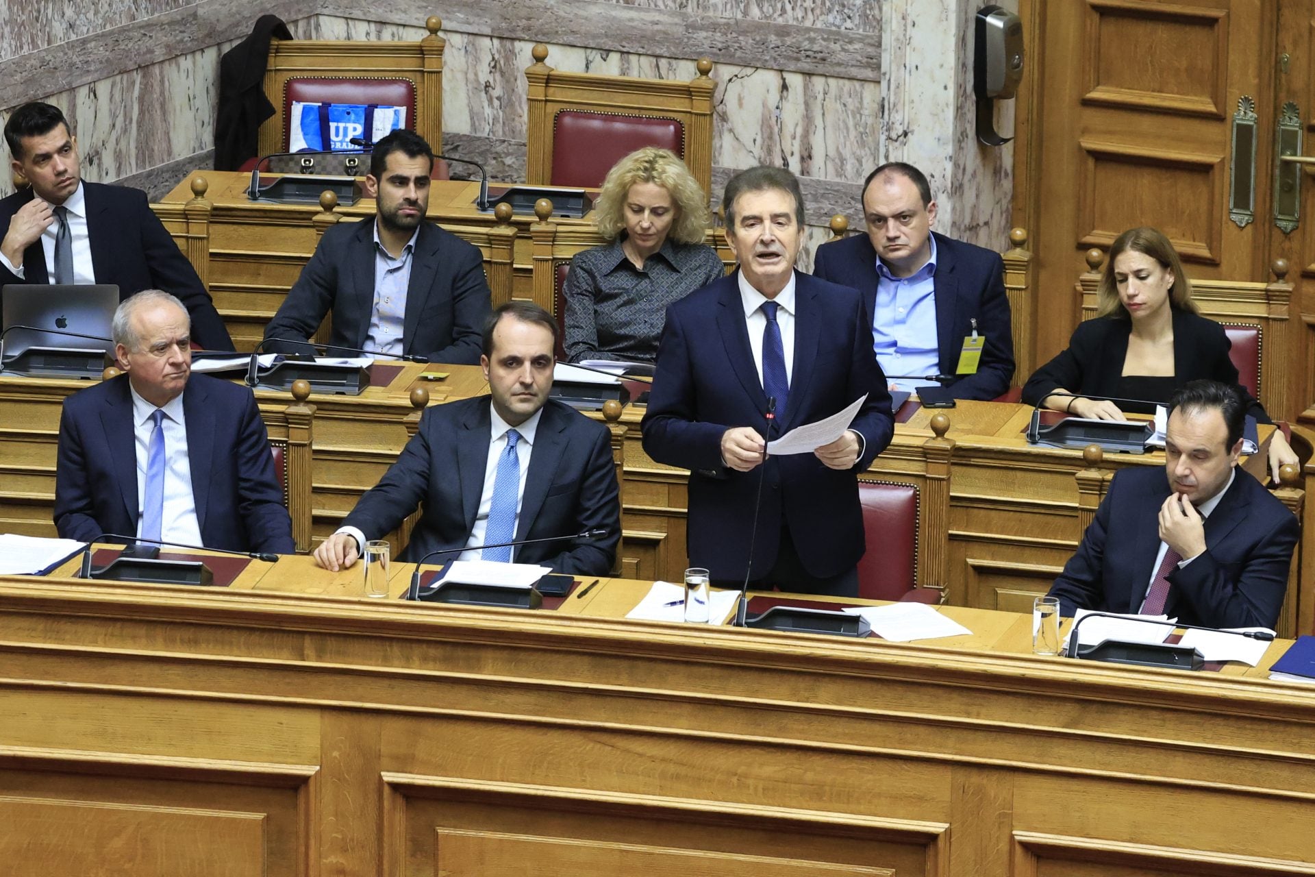 Βουλή: Στα ύψη η αντιπαράθεση με φόντο τα μπλόκα των αγροτών