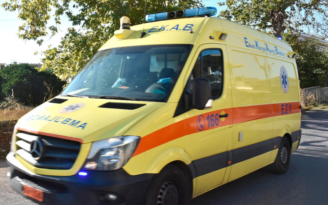 Σε κρίσιμη κατάσταση ο οδηγός του ΙΧ που συγκρούστηκε με φορτηγό στον Ασπρόπυργο