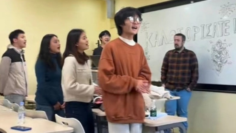 Κινέζοι φοιτητές τραγουδούν το Άσπρα Καράβια – Το βίντεο που «σάρωσε» στο TikTok